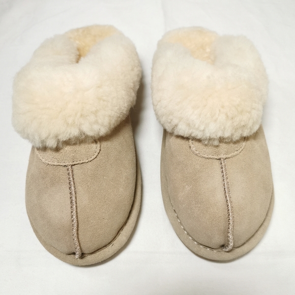 BearPaw Shoes - New! BearPaw Sheepskin slippers